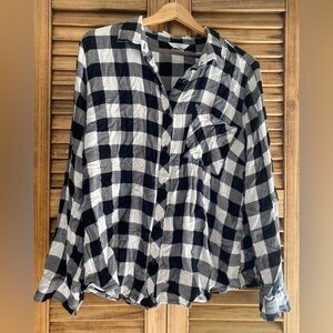 Time and Tru Women's Black and White Checkered Button Down Shirt